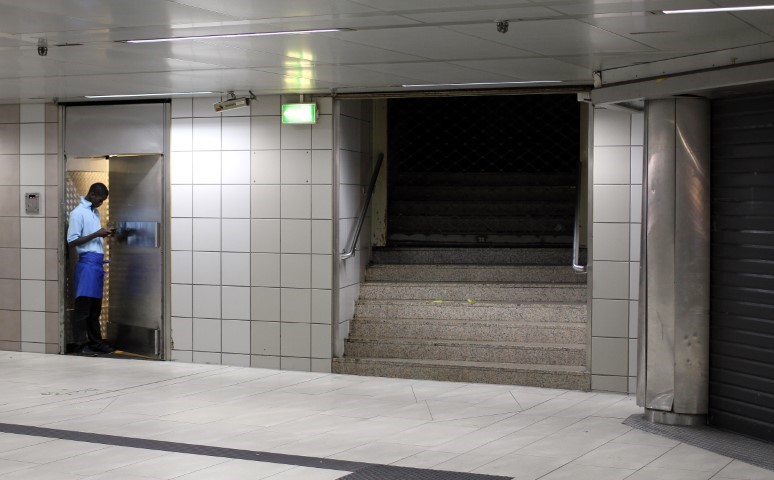 Straßenfotografie Bahnhof_3_150dpi.jpg